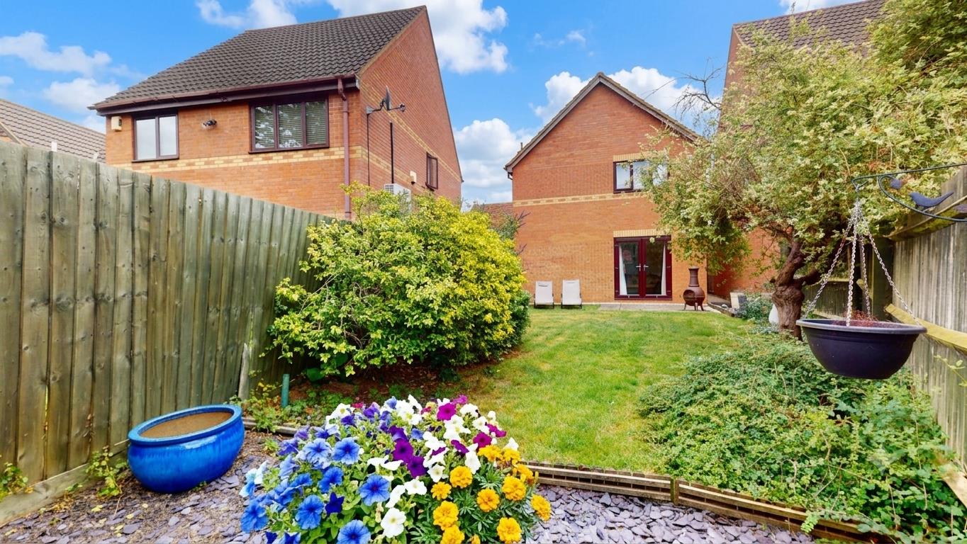 4 bed property in Wrens Park, Milton Keynes